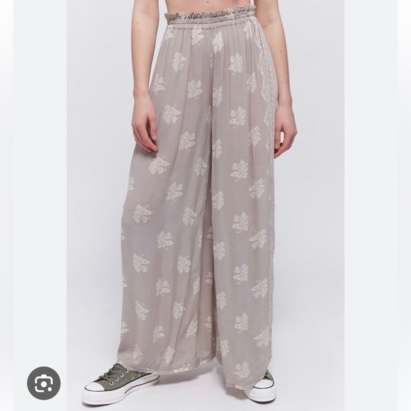 Out From Under Fleur wide leg paper bag pant - Picture 4 of 4